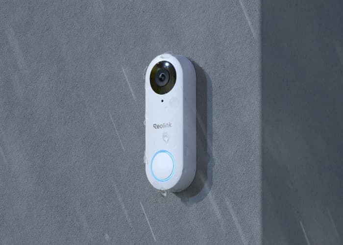 Reolink video doorbell mounted outside in rainy weather